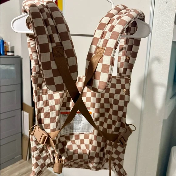 Mabe the Monarch Carrier - Picture 2 of 2